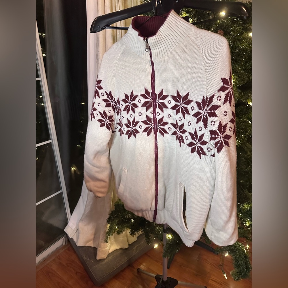 White and Red Snowflake Reversible Sweater/Jacket.  Made in Italy! 🇮🇹